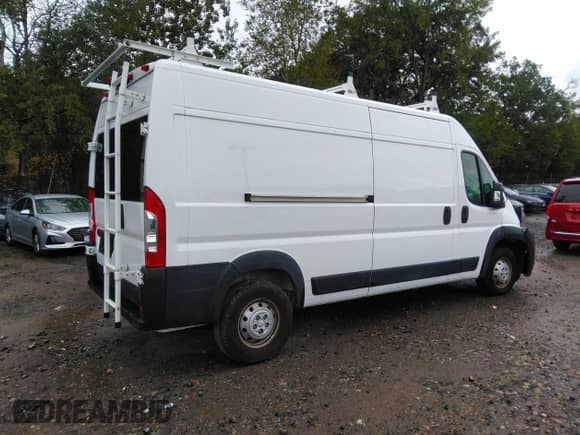 2021 Ram ProMaster Cargo z VIN 3C6LRVDG4ME527924, wystawiony jako IAAI lot #42480600 z przebiegiem 62 806 mil mil oraz . Historia ofert i sprzedaży dostępna na DreamBid. Obrazek 4.
