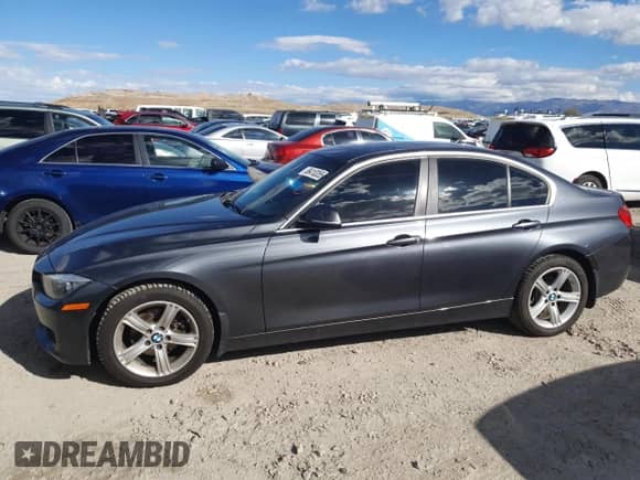 2015 BMW 3 Series 328i xDrive с VIN WBA3B5C52FF959740, выставлен на аукционе Copart как лот 86410355 с пробегом 155 169 миль миль и Чистый • Clean title. История ставок и продаж доступна на DreamBid. Изображение 1.