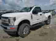 2019 Ford F-250 XL z VIN 1FTBF2B61KEE53375, wystawiony jako Copart lot #60272845 z przebiegiem Nie podano mil oraz Szkoda całkowita • Salvage title. Historia ofert i sprzedaży dostępna na DreamBid. Obrazek 1.
