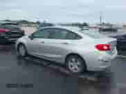 2018 Chevrolet Cruze LS z VIN 1G1BC5SM9J7188340, wystawiony jako IAAI lot #43258785 z przebiegiem 36 132 mil mil oraz . Historia ofert i sprzedaży dostępna na DreamBid. Obrazek 3.