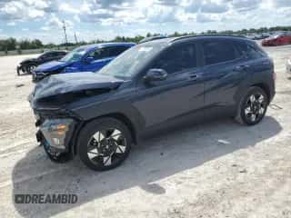 2024 Hyundai Kona SEL с VIN KM8HB3AB5RU116441, выставлен на аукционе Copart как лот 72731254 с пробегом 3 679 миль миль и На запчасти • Non repairable. История ставок и продаж доступна на DreamBid. Изображение 1.