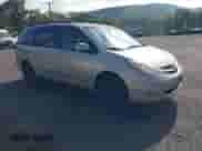 2006 Toyota Sienna XLE z VIN 5TDZA22C36S580227, wystawiony jako IAAI lot #43320123 z przebiegiem 328 503 mil mil oraz . Historia ofert i sprzedaży dostępna na DreamBid. Obrazek 1.