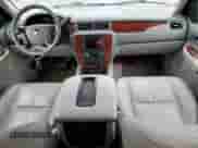 2009 Chevrolet Tahoe z VIN 1GNFC13539R120163, wystawiony jako Copart lot #58721595 z przebiegiem 183 307 mil mil oraz Czysty tytuł • Clean title. Historia ofert i sprzedaży dostępna na DreamBid. Obrazek 8.