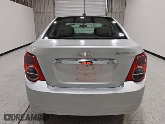 2015 Chevrolet Sonic LT с VIN 1G1JC5SHXF4113184, выставлен на аукционе Copart как лот 81031675 с пробегом 124 115 миль миль и Чистый • Clean title. История ставок и продаж доступна на DreamBid. Изображение 6.