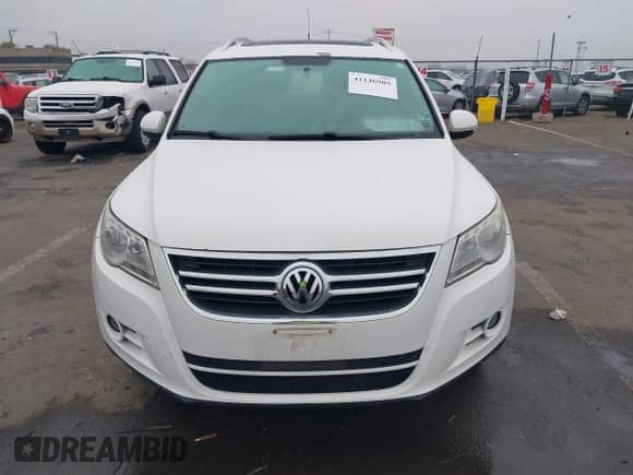 2011 Volkswagen Tiguan SE z VIN WVGAV7AX9BW534166, wystawiony jako IAAI lot #41146905 z przebiegiem 118 095 mil mil oraz . Historia ofert i sprzedaży dostępna na DreamBid. Obrazek 6.