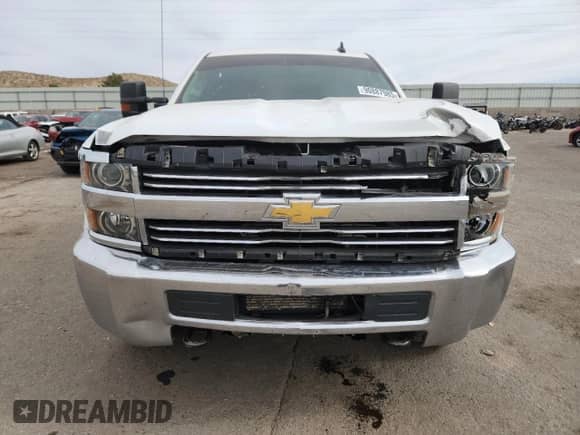 2015 Chevrolet Silverado 2500HD Work Truck z VIN 1GC1KUE81FF569806, wystawiony jako Copart lot #90887985 z przebiegiem 160 674 mil mil oraz Czysty tytuł • Clean title. Historia ofert i sprzedaży dostępna na DreamBid. Obrazek 5.