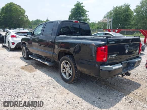 2007 Dodge Dakota SLT с VIN 1D7HW48P27S198997, выставлен на аукционе IAAI как лот 42411491 с пробегом 183 825 миль миль и . История ставок и продаж доступна на DreamBid. Изображение 3.