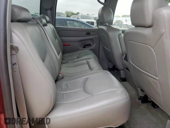 2005 GMC Sierra 1500 SLE z VIN 2GTEK13T951234399, wystawiony jako Copart lot #56839735 z przebiegiem 79 070 mil mil oraz Czysty tytuł • Clean title. Historia ofert i sprzedaży dostępna na DreamBid. Obrazek 10.