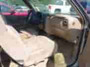 2001 Chevrolet Blazer LT z VIN 1GNCS13W112118178, wystawiony jako IAAI lot #42556250 z przebiegiem 182 771 mil mil oraz . Historia ofert i sprzedaży dostępna na DreamBid. Obrazek 5.