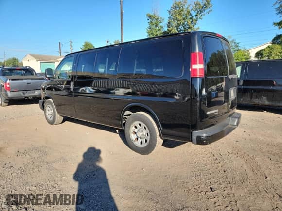 2012 Chevrolet Express Passenger LS с VIN 1GNSGBF41C1193808, выставлен на аукционе Copart как лот 70632705 с пробегом 138 810 миль миль и Списание • Salvage title. История ставок и продаж доступна на DreamBid. Изображение 2.