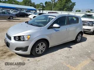 2012 Chevrolet Sonic LS с VIN 1G1JA6SH7C4137692, выставлен на аукционе Copart как лот 61487475 с пробегом 4 089 миль миль и Списание • Salvage title. История ставок и продаж доступна на DreamBid. Изображение 1.