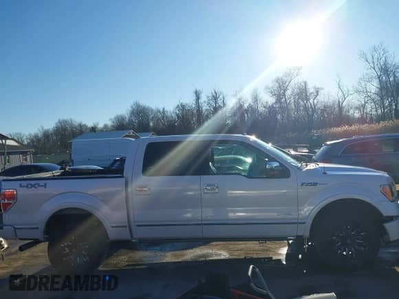 2011 Ford F-150 XLT z VIN 1FTFW1ETXBFB21698, wystawiony jako IAAI lot #41320154 z przebiegiem 119 765 mil mil oraz . Historia ofert i sprzedaży dostępna na DreamBid. Obrazek 13.