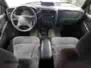 1998 Chevrolet Blazer LT z VIN 1GNDT13W5W2158448, wystawiony jako Copart lot #51223255 z przebiegiem 298 952 mil mil oraz Szkoda całkowita • Salvage title. Historia ofert i sprzedaży dostępna na DreamBid. Obrazek 8.