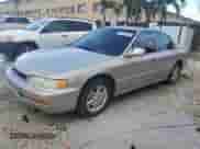 1996 Honda Accord LX z VIN 1HGCD5632TA157237, wystawiony jako Copart lot #67575895 z przebiegiem 219 845 mil mil oraz Szkoda całkowita • Salvage title. Historia ofert i sprzedaży dostępna na DreamBid. Obrazek 1.