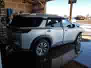 2025 Nissan Pathfinder SL с VIN 5N1DR3CA7SC225669, выставлен на аукционе Copart как лот 86190185 с пробегом 14 983 миль миль и Списание • Salvage title. История ставок и продаж доступна на DreamBid. Изображение 3.