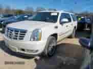 2011 Cadillac Escalade ESV Premium z VIN 1GYS4JEF1BR154922, wystawiony jako IAAI lot #41487239 z przebiegiem 154 979 mil mil oraz . Historia ofert i sprzedaży dostępna na DreamBid. Obrazek 2.