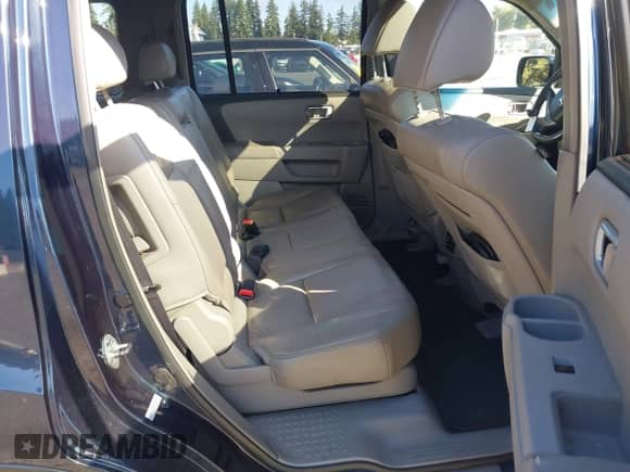 2009 Honda Pilot Touring with VIN 5FNYF489X9B007452, listed as a IAAI auction lot 43262557 with 206,355 mi miles and . Bid and sale history available at DreamBid. Image 8.