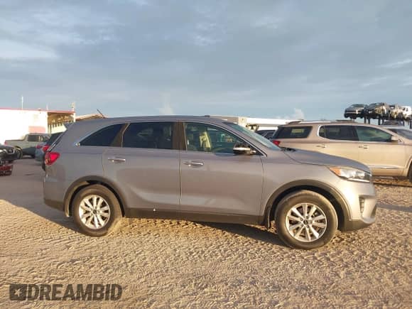2019 Kia Sorento L z VIN 5XYPG4A30KG610696, wystawiony jako IAAI lot #43328782 z przebiegiem 76 151 mil mil oraz . Historia ofert i sprzedaży dostępna na DreamBid. Obrazek 13.