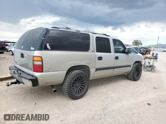 2001 Chevrolet Suburban LT z VIN 1GNEC16T91J244298, wystawiony jako Copart lot #68127834 z przebiegiem Nie podano mil oraz Szkoda całkowita • Salvage title. Historia ofert i sprzedaży dostępna na DreamBid. Obrazek 3.
