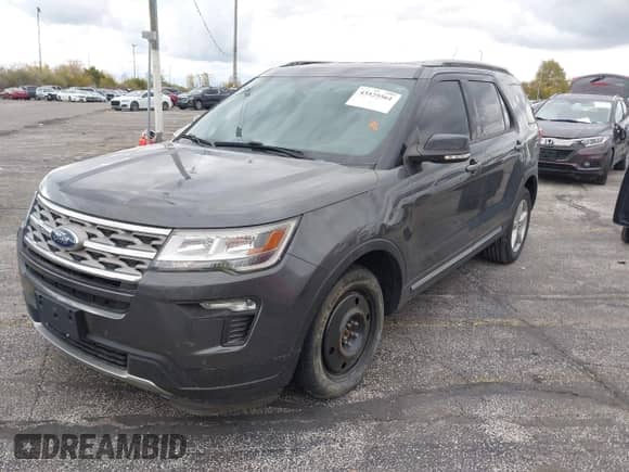 2018 Ford Explorer XLT z VIN 1FM5K7DH7JGA40847, wystawiony jako IAAI lot #43525561 z przebiegiem 85 342 mil mil oraz . Historia ofert i sprzedaży dostępna na DreamBid. Obrazek 17.