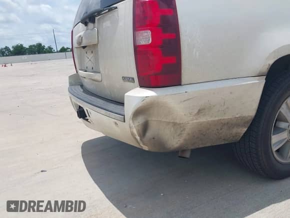 2009 Chevrolet Suburban LTZ z VIN 1GNFK36399R234676, wystawiony jako IAAI lot #42321922 z przebiegiem 419 096 mil mil oraz . Historia ofert i sprzedaży dostępna na DreamBid. Obrazek 6.