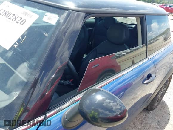 2012 MINI Hardtop with VIN WMWSU3C51CT543315, listed as a IAAI auction lot 42802820 with 156,549 mi miles and . Bid and sale history available at DreamBid. Image 15.