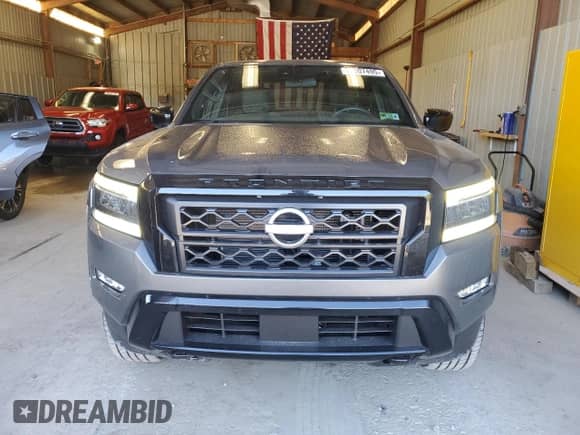 2023 Nissan Frontier Pro-4X z VIN 1N6ED1EK9PN635111, wystawiony jako Copart lot #70307495 z przebiegiem 34 334 mil mil oraz Szkoda całkowita • Salvage title. Historia ofert i sprzedaży dostępna na DreamBid. Obrazek 5.