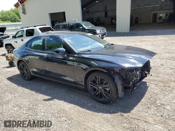 2024 Volvo S60 Plus Black Edition z VIN 7JRL12TH3RG312178, wystawiony jako Copart lot #65582035 z przebiegiem 2 756 mil mil oraz Szkoda całkowita • Salvage title. Historia ofert i sprzedaży dostępna na DreamBid. Obrazek 4.