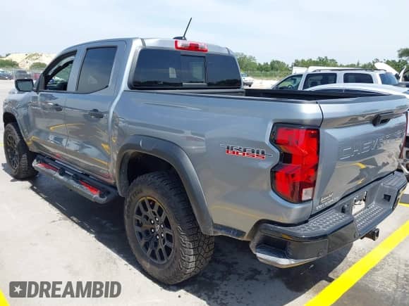 2024 Chevrolet Colorado 4WD Trail Boss с VIN 1GCPTEEK1R1315989, выставлен на аукционе IAAI как лот 42247613 с пробегом 11 800 миль миль и . История ставок и продаж доступна на DreamBid. Изображение 3.