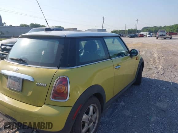 2010 MINI Hardtop with VIN WMWMF3C50ATZ63602, listed as a IAAI auction lot 42577007 with 121,843 mi miles and . Bid and sale history available at DreamBid. Image 4.