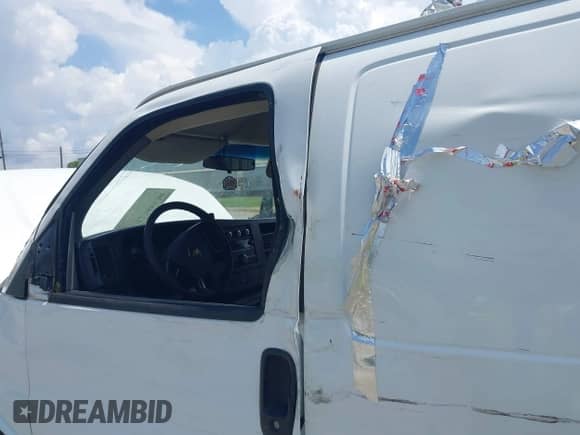 2015 Chevrolet Express Cargo with VIN 1GCWGGCFXF1121507, listed as a IAAI auction lot 42788130 with 207,237 mi miles and . Bid and sale history available at DreamBid. Image 19.