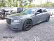 2019 Chrysler 300 S с VIN 2C3CCABG6KH639085, выставлен на аукционе IAAI как лот 42794818 с пробегом 109 802 миль миль и . История ставок и продаж доступна на DreamBid. Изображение 18.