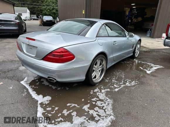 2003 Mercedes-Benz SL 500 z VIN WDBSK75F43F045337, wystawiony jako Copart lot #89473995 z przebiegiem 112 434 mil mil oraz Czysty tytuł • Clean title. Historia ofert i sprzedaży dostępna na DreamBid. Obrazek 4.