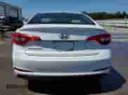 2017 Hyundai Sonata 2.4L z VIN 5NPE24AF3HH582491, wystawiony jako Copart lot #80352545 z przebiegiem 91 624 mil mil oraz Szkoda całkowita • Salvage title. Historia ofert i sprzedaży dostępna na DreamBid. Obrazek 6.