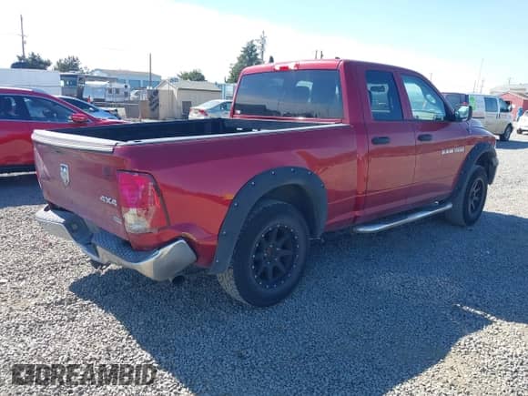 2012 Ram 1500 ST z VIN 1C6RD7FP2CS307470, wystawiony jako IAAI lot #43129719 z przebiegiem 131 305 mil mil oraz . Historia ofert i sprzedaży dostępna na DreamBid. Obrazek 4.