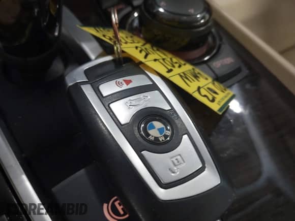 2013 BMW 7 Series 750i xDrive z VIN WBAYB6C51DD224011, wystawiony jako IAAI lot #42170998 z przebiegiem 79 482 mil mil oraz . Historia ofert i sprzedaży dostępna na DreamBid. Obrazek 11.