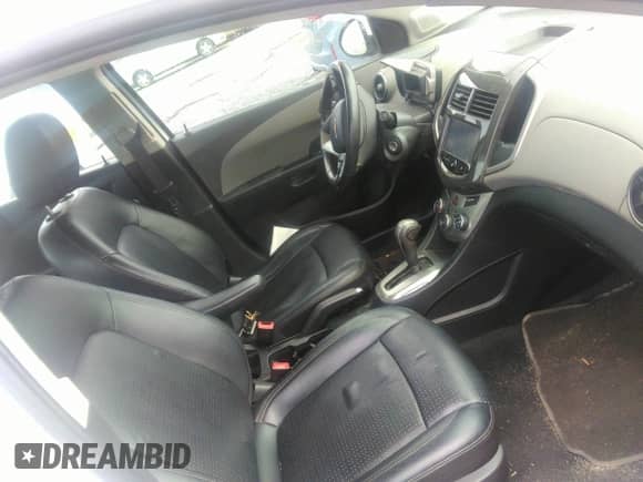 2015 Chevrolet Sonic LTZ с VIN 1G1JE5SB5F4111641, выставлен на аукционе IAAI как лот 42911215 с пробегом 105 357 миль миль и . История ставок и продаж доступна на DreamBid. Изображение 5.