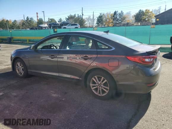 2015 Hyundai Sonata SE с VIN 5NPE24AF4FH137433, выставлен на аукционе Copart как лот 90632705 с пробегом 172 791 миль миль и Чистый • Clean title. История ставок и продаж доступна на DreamBid. Изображение 2.