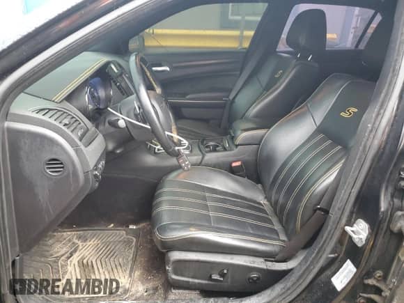 2016 Chrysler 300 S с VIN 2C3CCABG0GH269839, выставлен на аукционе Copart как лот 81214815 с пробегом 107 698 миль миль и Чистый • Clean title. История ставок и продаж доступна на DreamBid. Изображение 7.