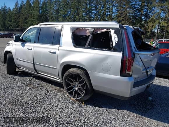 2016 Cadillac Escalade ESV Platinum с VIN 1GYS4KKJ9GR296859, выставлен на аукционе IAAI как лот 43454421 с пробегом 121 818 миль миль и . История ставок и продаж доступна на DreamBid. Изображение 3.