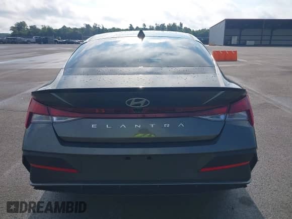 2025 Hyundai Elantra SEL Sport с VIN KMHLM4DG0SU930603, выставлен на аукционе IAAI как лот 42746688 с пробегом 302 миль миль и . История ставок и продаж доступна на DreamBid. Изображение 16.