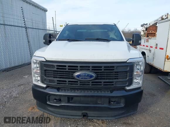 2024 Ford F-250 XL z VIN 1FT7W2BT2REF16747, wystawiony jako IAAI lot #41321209 z przebiegiem 10 840 mil mil oraz . Historia ofert i sprzedaży dostępna na DreamBid. Obrazek 12.