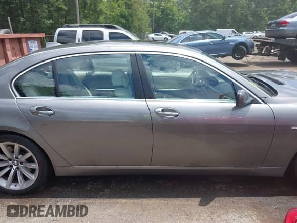 2007 BMW 7 Series 750Li z VIN WBAHN83537DT74855, wystawiony jako IAAI lot #42529689 z przebiegiem 113 217 mil mil oraz . Historia ofert i sprzedaży dostępna na DreamBid. Obrazek 13.
