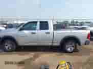 2012 Ram 1500 ST z VIN 1C6RD7FPXCS314926, wystawiony jako IAAI lot #42485348 z przebiegiem 77 663 mil mil oraz . Historia ofert i sprzedaży dostępna na DreamBid. Obrazek 14.