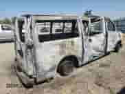 2018 Chevrolet Express Passenger LT z VIN 1GAZGMFP1J1201702, wystawiony jako Copart lot #70952175 z przebiegiem Nie podano mil oraz Nie do naprawy • Non repairable. Historia ofert i sprzedaży dostępna na DreamBid. Obrazek 3.