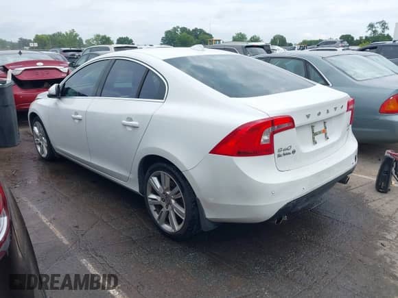 2013 Volvo S60 T6 R-Design Platinum с VIN YV1902FH5D2174408, выставлен на аукционе IAAI как лот 42684724 с пробегом 94 451 миль миль и . История ставок и продаж доступна на DreamBid. Изображение 3.