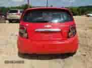 2015 Chevrolet Sonic LTZ z VIN 1G1JE6SBXF4106716, wystawiony jako Copart lot #64410075 z przebiegiem 103 001 mil mil oraz Szkoda całkowita • Salvage title. Historia ofert i sprzedaży dostępna na DreamBid. Obrazek 6.