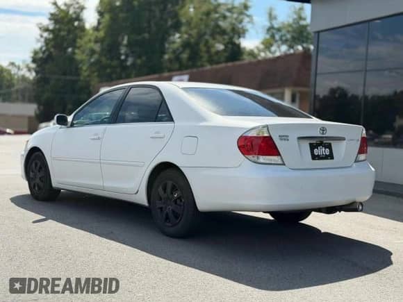 2005 Toyota Camry LE с VIN 4T1BE30K45U543392, выставлен на аукционе Copart как лот 86261655 с пробегом 174 847 миль миль и Чистый • Clean title. История ставок и продаж доступна на DreamBid. Изображение 3.