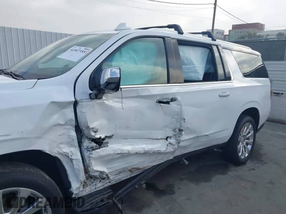 2021 Chevrolet Suburban Premier z VIN 1GNSKFKDXMR185737, wystawiony jako IAAI lot #42087355 z przebiegiem Nie podano mil oraz . Historia ofert i sprzedaży dostępna na DreamBid. Obrazek 6.