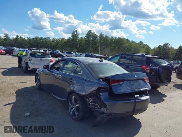 2018 Lexus IS 300 z VIN JTHC81D24J5033612, wystawiony jako IAAI lot #43134662 z przebiegiem 64 763 mil mil oraz . Historia ofert i sprzedaży dostępna na DreamBid. Obrazek 3.